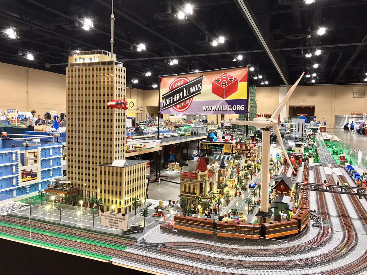 MrKevinHinkle's tweet photo. First batch of #Inspirational models constructed from #LEGO® elements as seen @Brickworld #Chicago 2017! @LEGO_Group #AFOL #Convention https://t.co/dNnY1EJAFD