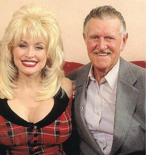 After Dolly Parton and Siblings Left Home, Mom and Dad 'Realized They  Didn't Have That Much in Common'