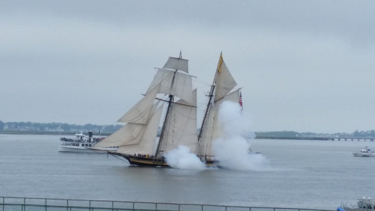 BlueJeansDiva's tweet photo. Post meeting enjoyment #dataverse2017 #SailBoston2017 https://t.co/xFvqHWoDLm
