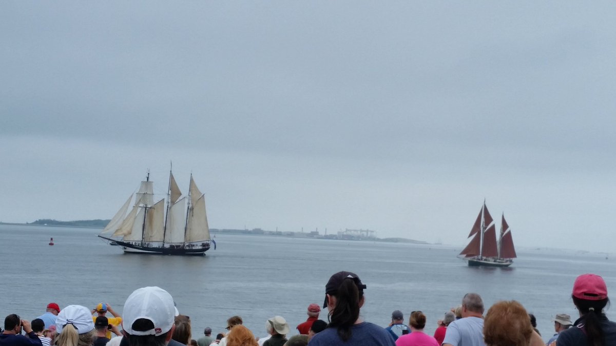 BlueJeansDiva's tweet photo. Post meeting enjoyment #dataverse2017 #SailBoston2017 https://t.co/xFvqHWoDLm