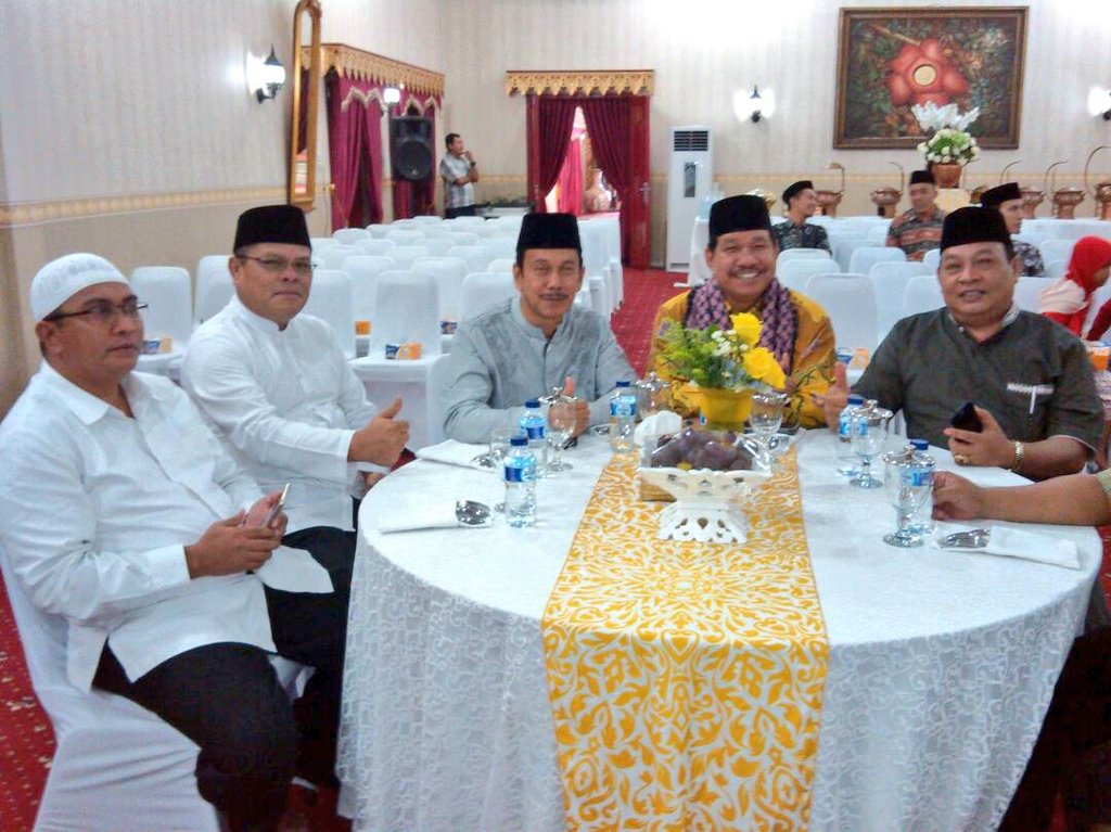 mediacenterBKL's tweet photo. Gubernur Bengkulu Ridwan Mukti buka bersama Korp Alumni Himpunan Mahasiswa Islam (KAHMI) Provinsi Bengkulu di Gedung Daerah, 18/6. https://t.co/ok7LfmnQ9X
