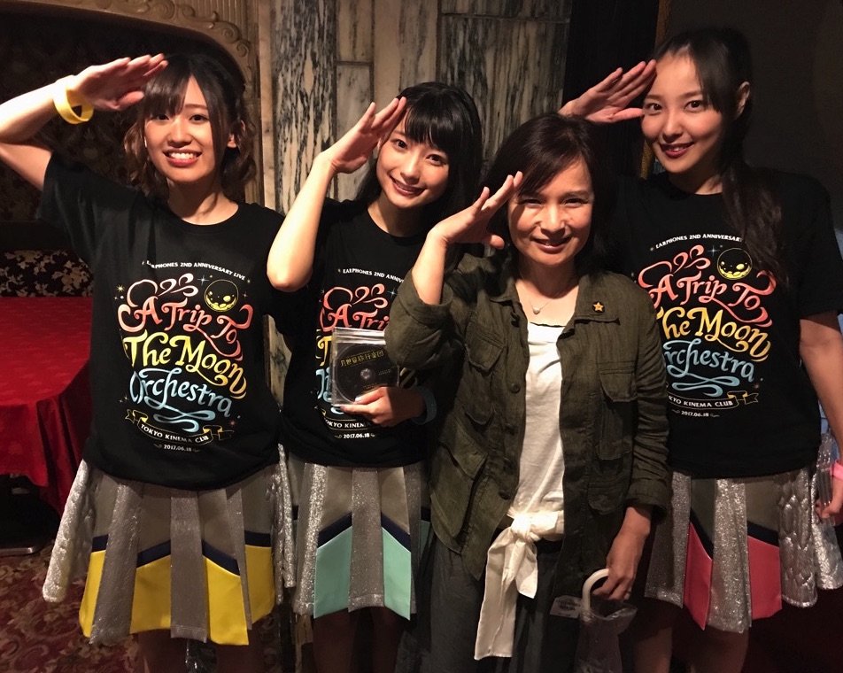 敬礼女子 敬礼女子