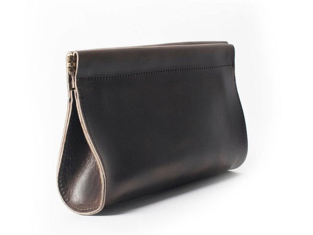 nashlifestyles's tweet photo. Added a few new leather goods from local makers to our list! https://t.co/kgMHWzqez3 @ELTcollective @HannerClarke @HandClarkgoods https://t.co/4Tjap6Fc1J