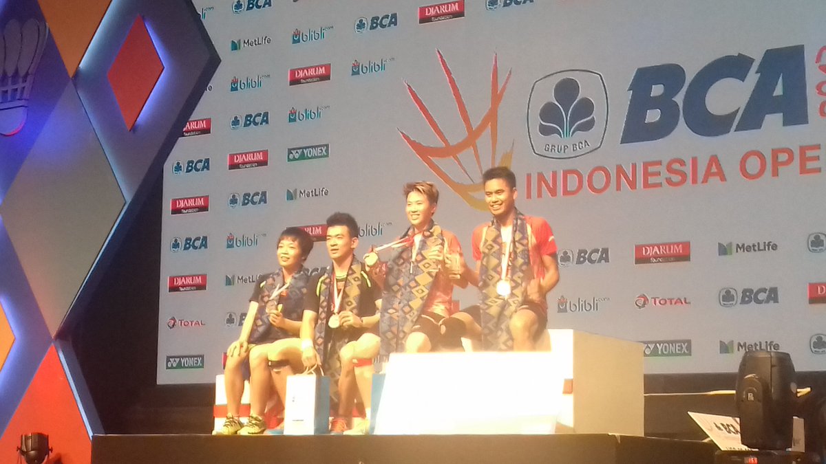 INABadminton's tweet photo. Selamat Tontowi Ahmad/Liliyana Natsir untuk gelar juara #BCAIndonesiaOpen. @wiranto1947 https://t.co/gGKGPyynuD