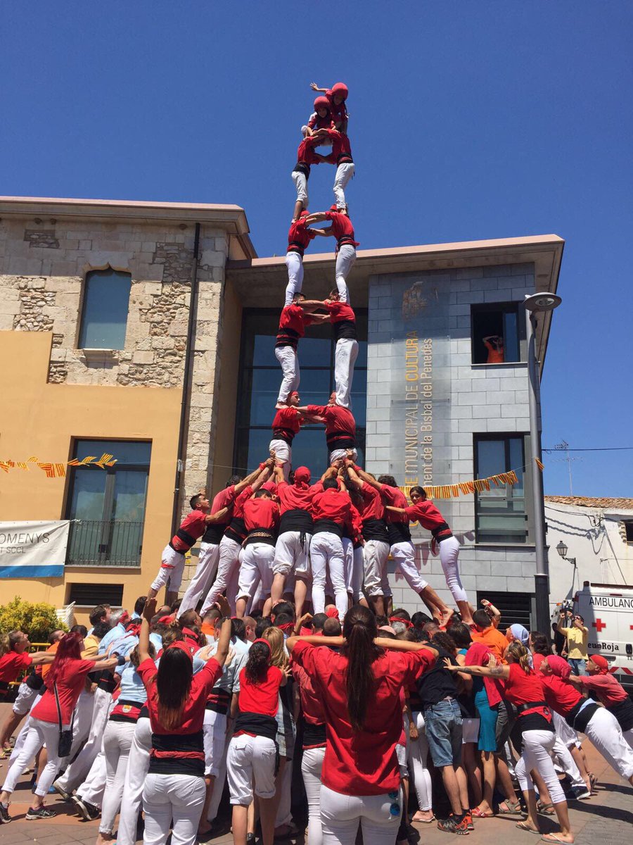 mireia_mata97's tweet photo. Poder tastar això al juny és increïble! Seguim treballant @Xicots que ens espera una gran temporada💪🏽 #td8f #castellers https://t.co/on9Nn5htou