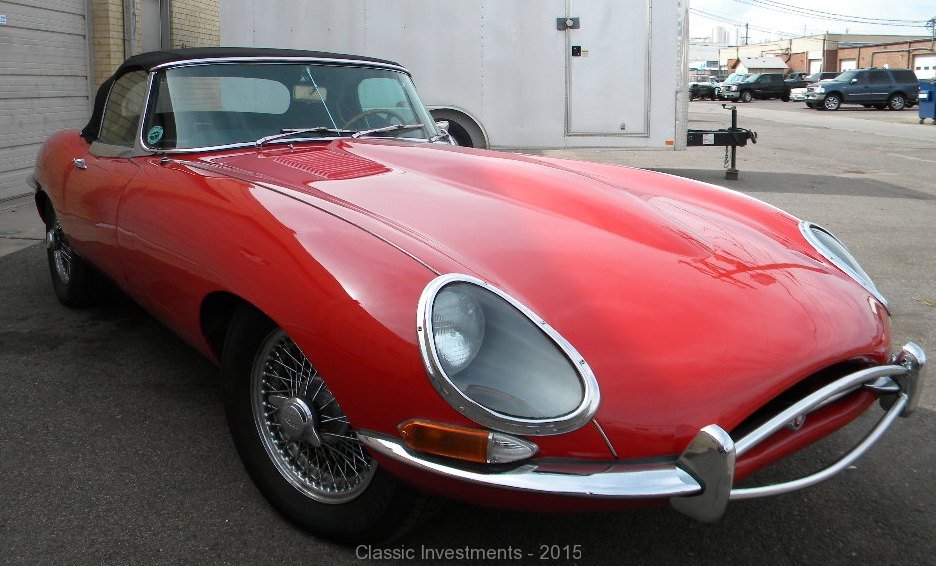 Hey, #Cruisers, it's #smoothsunday, and today's car is one sweet ride. It's a 1964 #Jaguars XKE s-I 3.8L.