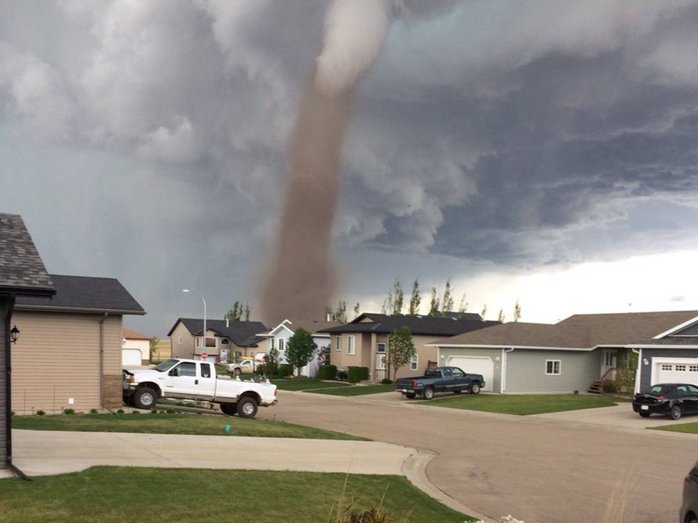 OttawaCitizen's tweet photo. Tornado watch issued for Ottawa area https://t.co/GTqL89WfTj #ottnews https://t.co/uYtTQYK12U
