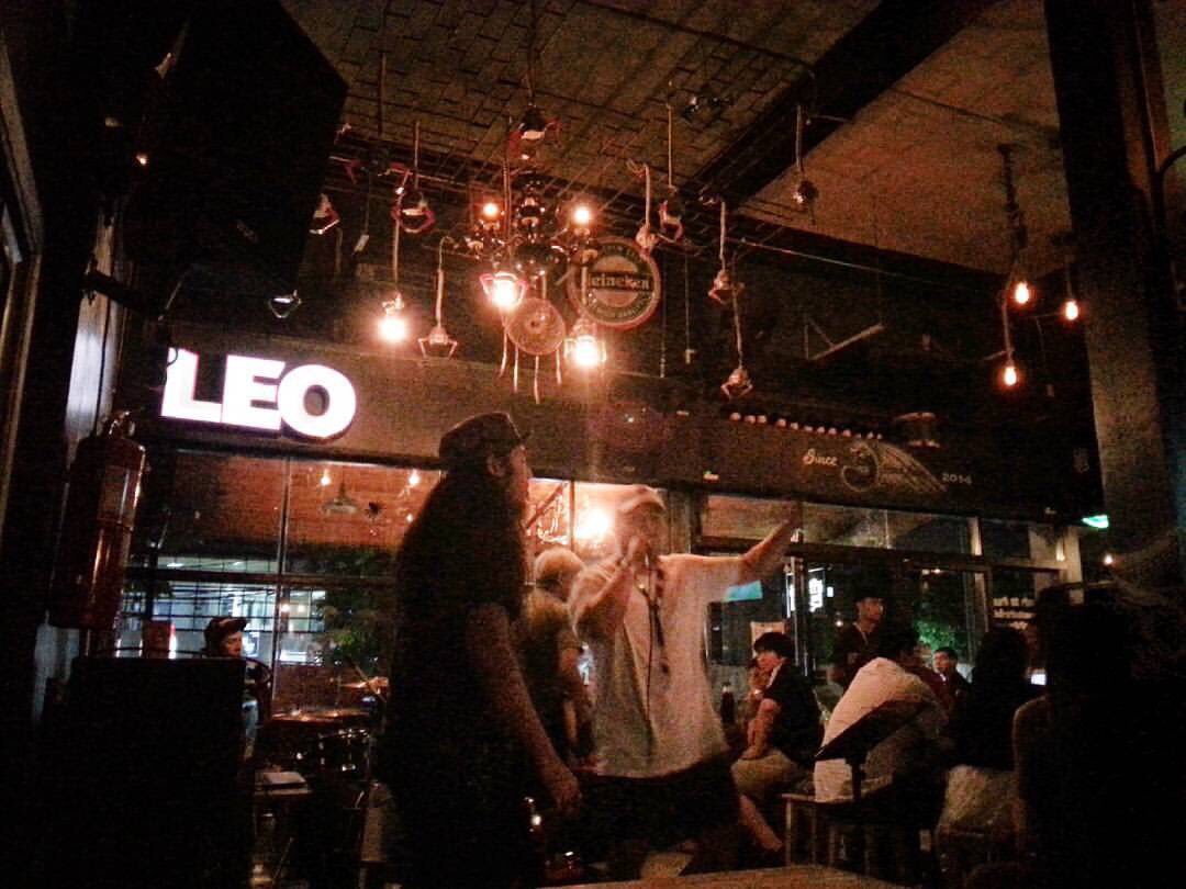 SatanDearEGMN's tweet photo. คืนนี้ Blackbean 5 ทุ่มนะครับ รับมาฝนตก ดื่มเบียร์ กลับบ้านสบาย แบบก่าววววว #satandear #sixtyninth #blackbean #แบบก่าววววว https://t.co/6QIEorYVhB