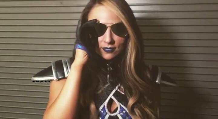 maemymomor's tweet photo. @WWE via #instagram w/ @EmmaWWE #Raw #EmmaIsBack #EMMAtaining #EMMAcrats #EMMAlution #EMMAzing #emmawwe 👑😎💪🔥✨🖤💛💜💙❤️ https://t.co/uUvqIJBayL