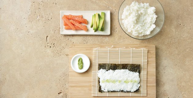 Happy international #SushiDay! So einfach geht's auch bei euch zuhause: bit.ly/2tgFO0w #homemade #sushi #stepbystep