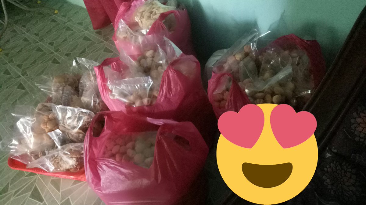 aienhannah91's tweet photo. Done Packing.. kuih raya.. https://t.co/nMbGzDyVLQ