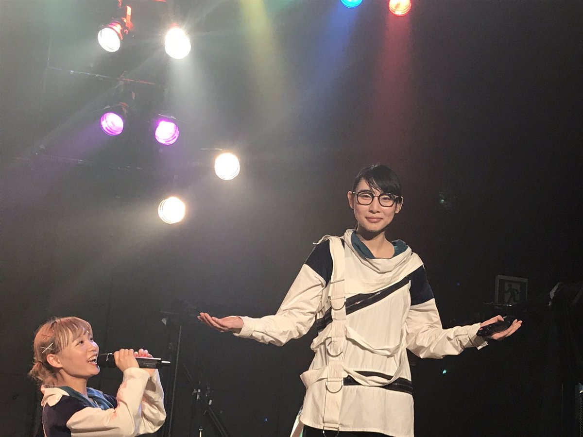 _yukidol's tweet photo. 今日の思い出です。アイナさんチェキ家宝です。職場のロッカーに貼ります🙏🏻ハシヤスメ教の教祖が綺麗に撮れました😇
#bish #bish浜松 #窓枠 #ライブキッズ https://t.co/zXs565Jc9e