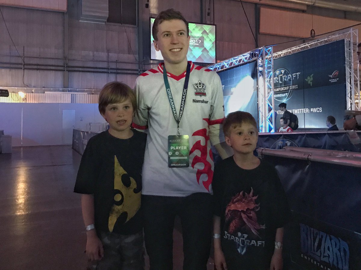 "Two generations, one passion." @dPixNamshar joined by fellow 🇸🇪<a href="/StarCraft/">StarCraft</a> players at #DHS17