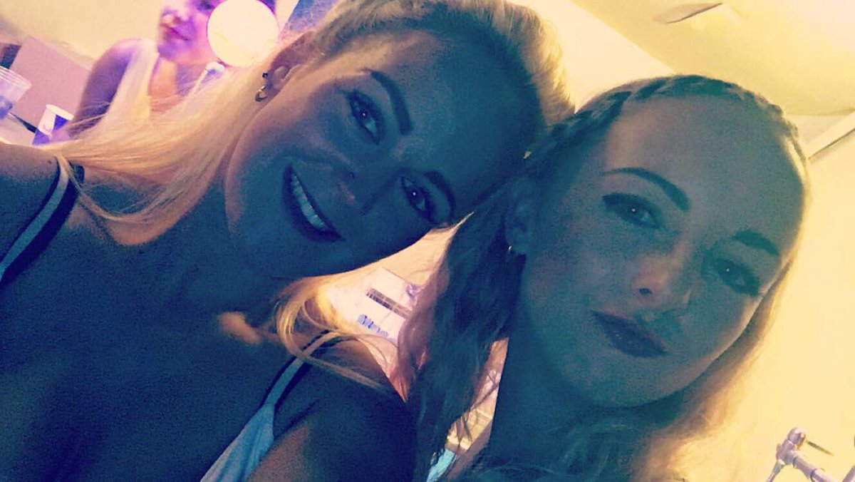 Jade_upsidedown's tweet photo. #throwback to last year  #FIB2016 back at it in under a month #FIB2017 @yllierharas  😎 https://t.co/QzdL1D8reL