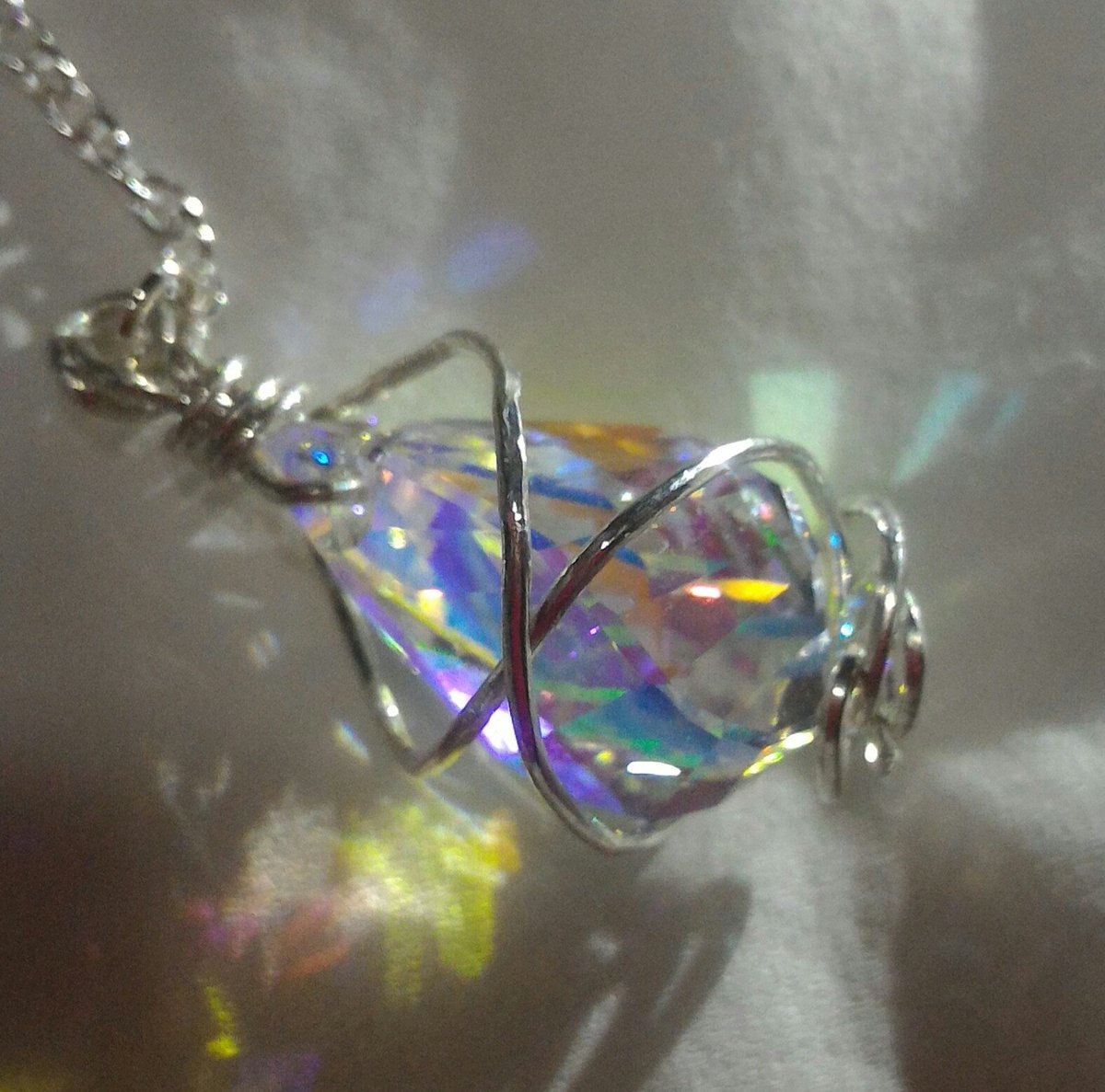 虹色魔石の髪飾りですね。 これは大変だったでしょう。すごい頑張りだ