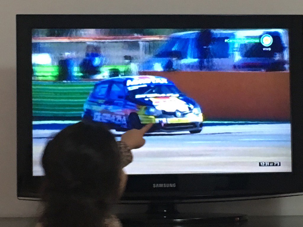 Disfrutando con mis hijas #TurismoNacional alentando a Mak <a href="/maximakuin/">Maximiliano Fontana</a> Feliz Día del Padre