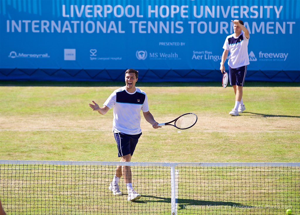 LiverpoolTennis's tweet photo. Ken and Neal Skupski defeat Robert Kendrick and Guillermo Cañas in the Doubles Exhibition #LITT17 https://t.co/YvZezxR43c