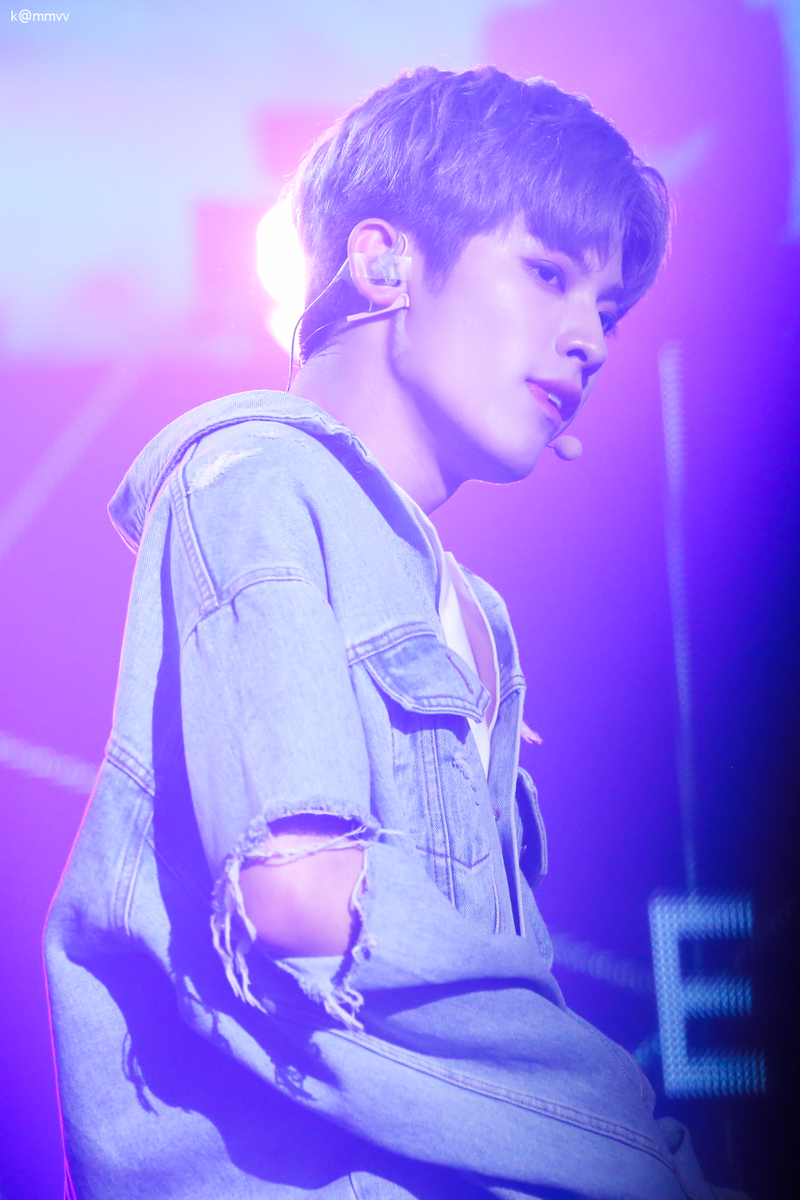 k_mmvv's tweet photo. 170612 붐 스테이지 #투포케이 #24K #진홍 #Jinhong @24K_JinHong 
#ADDICTION #너_하나면_돼 #ONLY_YOU https://t.co/Wc73rkc7jf