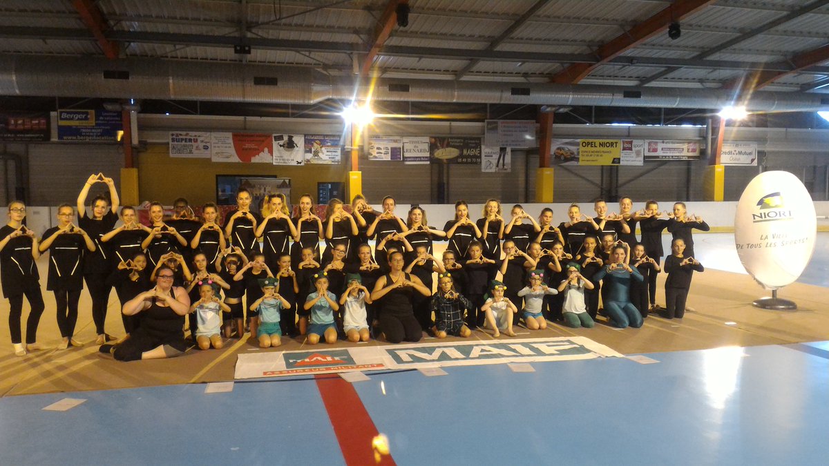 AssNiortGR's tweet photo. #gala les Gym's @AssNiortGR soutiennent @Paris2024 !!! Merci @Mairie_Niort et @MAIF Partenaire&amp;Assureur. Cc @JeromeBaloge @dominique_mahe https://t.co/YZFsTnIbv9