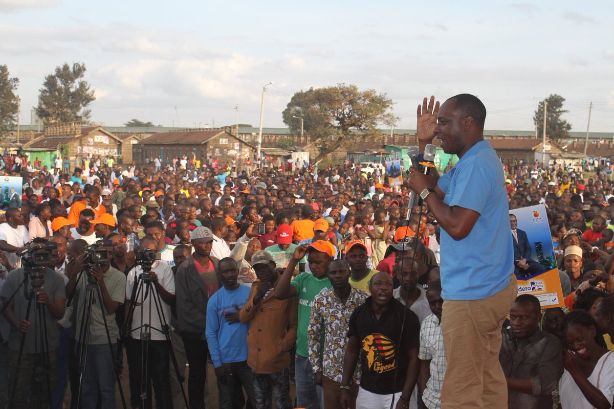 Our Makadara tour was a big success.We concluded with a rally at Makongeni.Thank you people for your support.
#KideroMueke5Tena
#TeamKazi