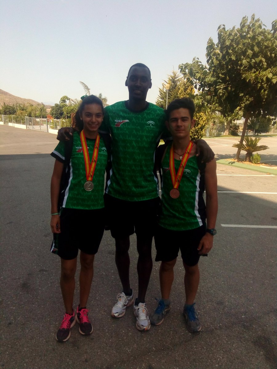 ClubDolme's tweet photo. Dos medallas  para el club en el campeonato de España por comunidades, Plata para Laura  Aguilera y Bronce para Pablo Gálvez https://t.co/Mq7DTgoXFO