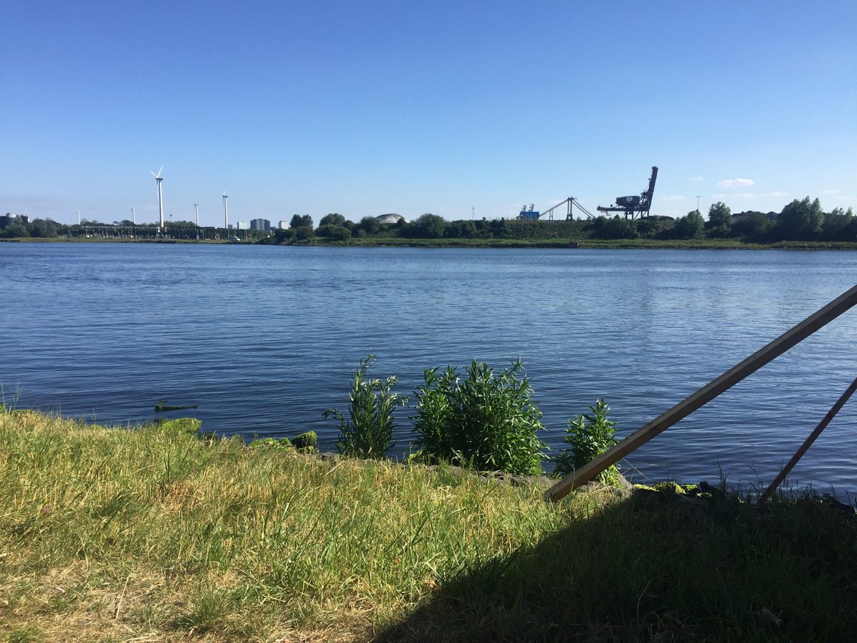 SannaMun's tweet photo. Een mooie verhitte dag bij @ARTzaanstad @Hembrug nu afsluiten bij #KanaalNoord aan het Noordzeekanaal. https://t.co/RlBoOVuHQq