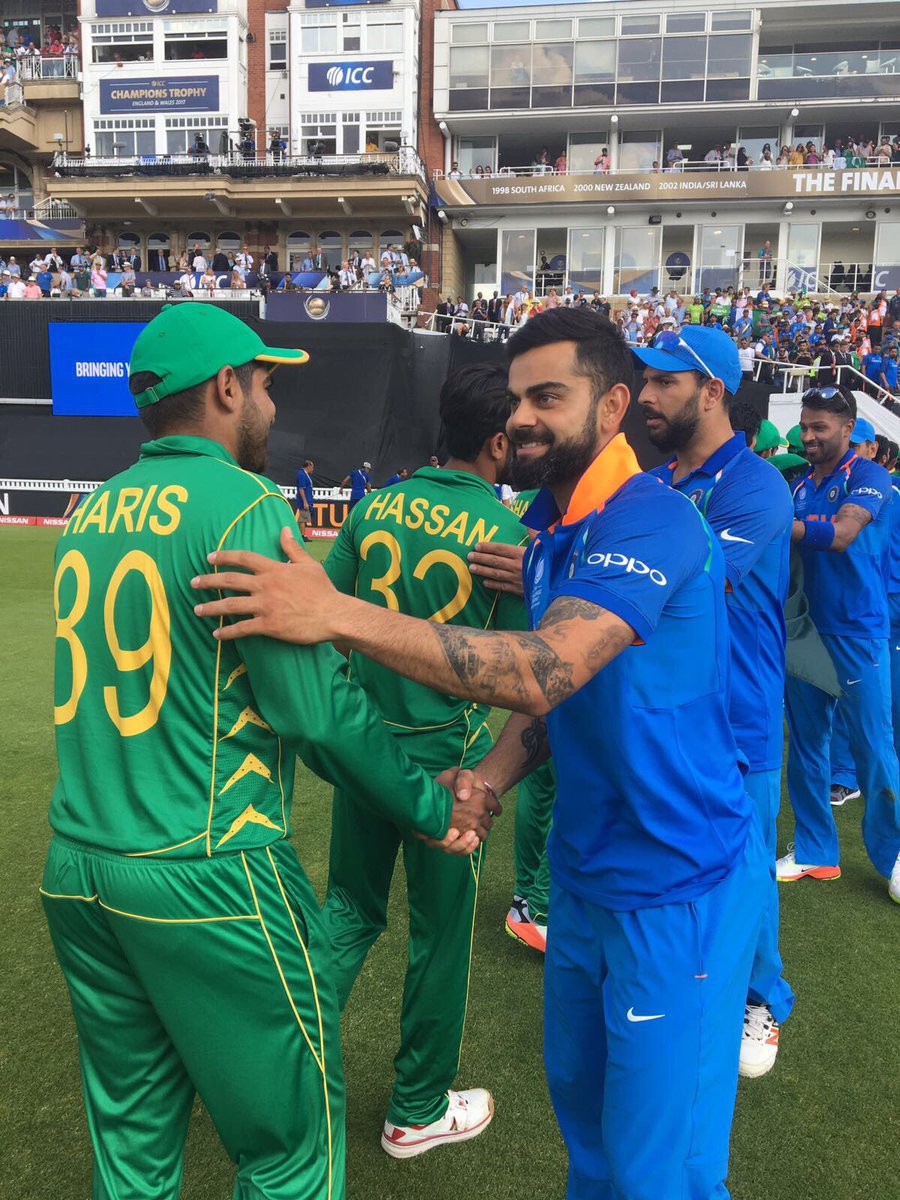 ICC's tweet photo. Respect 🤝
#PAKvIND #CT17 https://t.co/8oR7Pen75Z