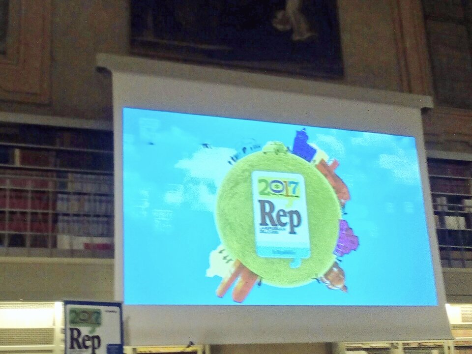 SimoneCaroli's tweet photo. Aspettando @PietroGrasso "25 anni dopo", con @CarlottaPiovesa. La Sala Bolognini del Centro di San Domenico è piena.
#RepIdee17 https://t.co/jVYQwQ7x36