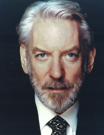 #SeBuscan 

× Amycus Carrow (Chris Hemsworth)

× Maximus Carrow (Donald Sutherland)

RT para encontrarlos.