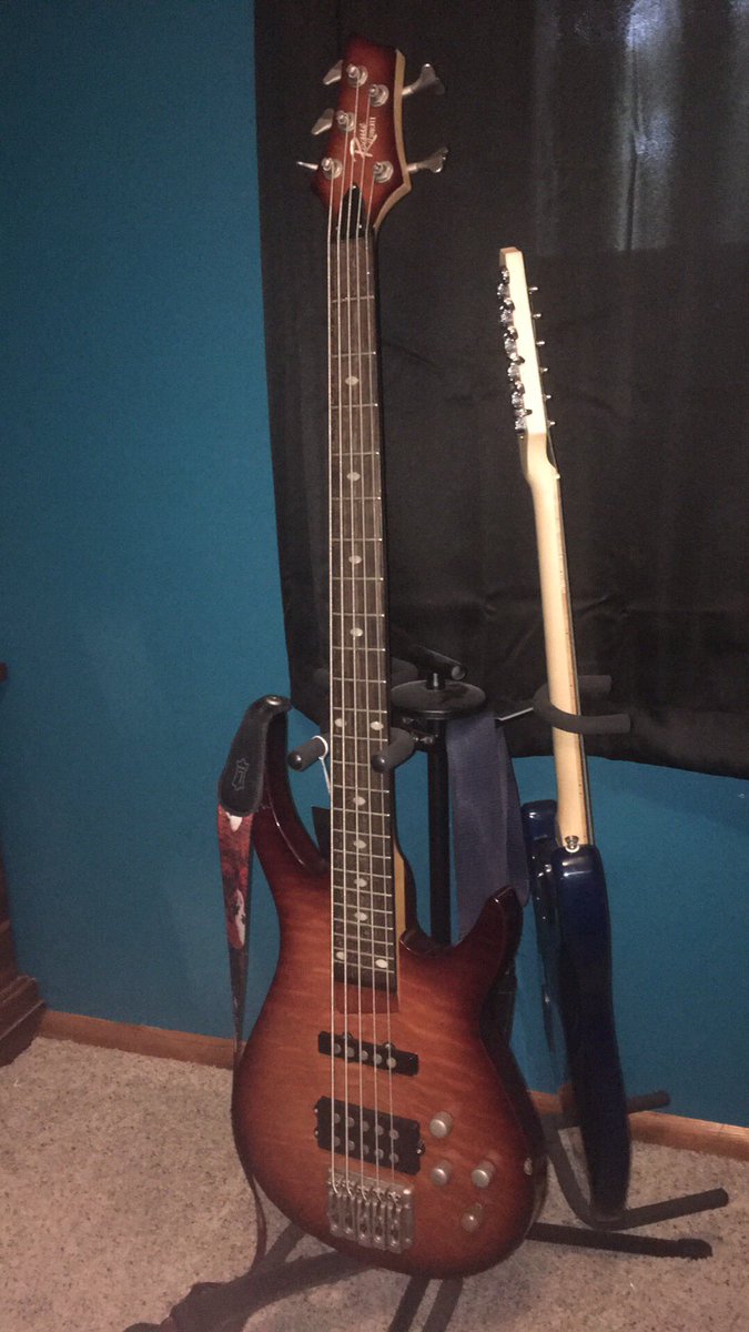 phil_nathaniel's tweet photo. New bass https://t.co/UvSi4x0S2D