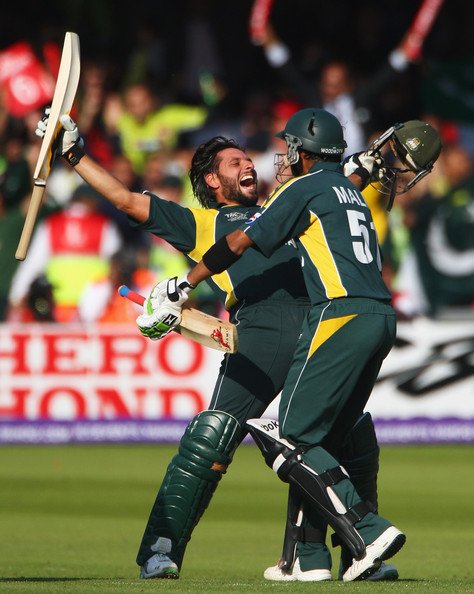 ICC's tweet photo. Cricket World Cup ✅
World Twenty20 ✅
Champions Trophy ✅

Pakistan's trophy cabinet is complete! 🇵🇰 https://t.co/DRfEBm66uT