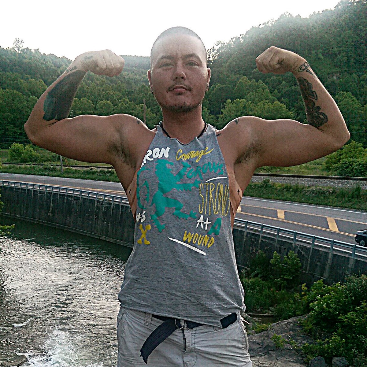 HeathAaronHuff's tweet photo. #NewProfilePic #bodybuilding #bodybuilder #puny #needgains #FTMAH https://t.co/95Sg47Spb1