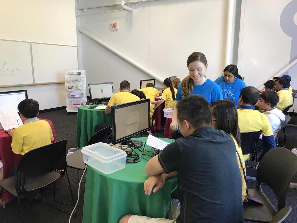 Cate_Robbins's tweet image. Yesterday was a blast at #Design_Code_Build, taking on new challenges and celebrating #FathersDay2017! @ComputerHistory @BroadcomSTEM #STEAM