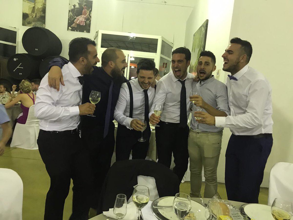 angelsl81's tweet photo. En casa y recuperado, algunas fotos de la boda del trollo @kimarhy @Algalo90 @ValenDrake @kabralig @brutuskiller31 @dekar8 @charlescolgao https://t.co/PZGk3IjhFY