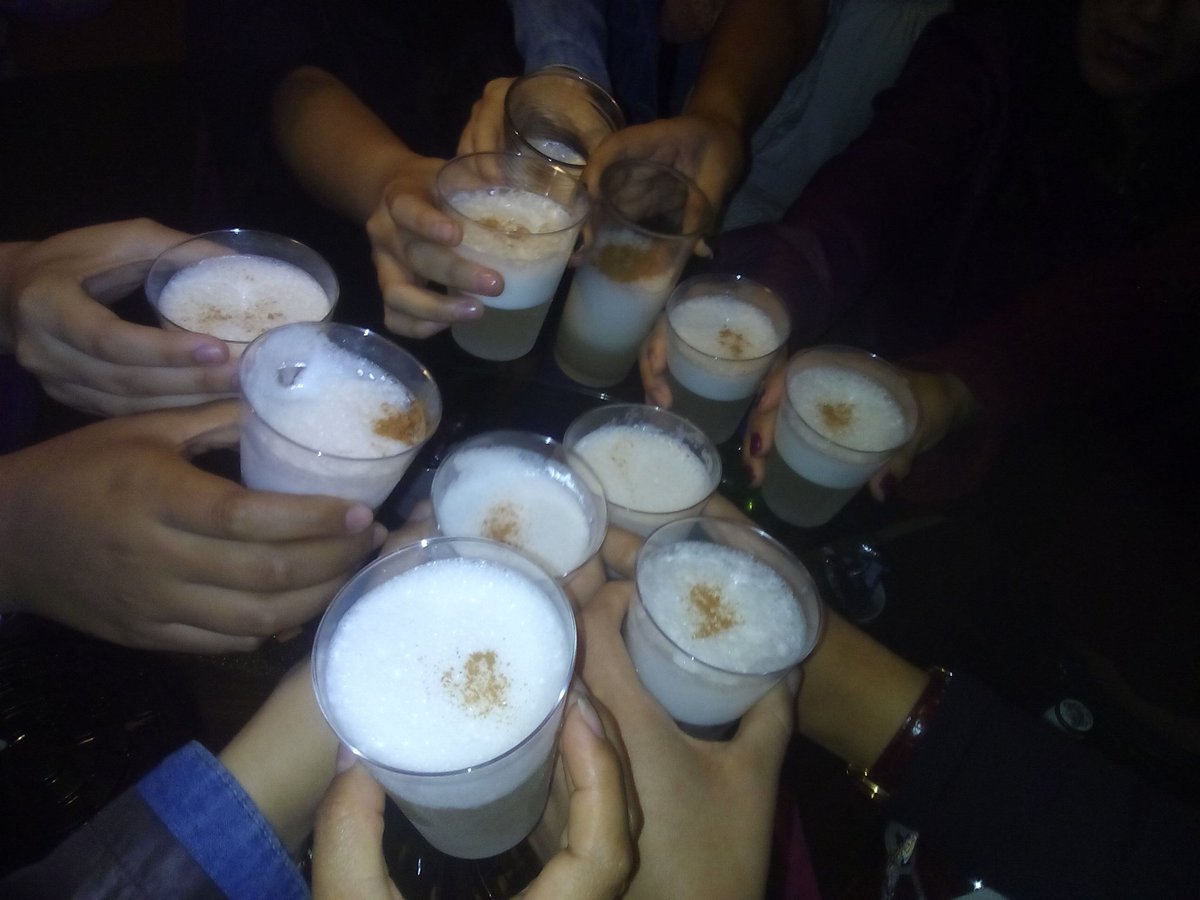 Seymi_4's tweet photo. Celebrando nuestra 4ta vueltita al sol @AlejandroSanz  tu música nos une 😘 @EnClaveDeSanz @Annitapau @esthercita01 @yesicaai @reydelma https://t.co/sWNkv9SUlk