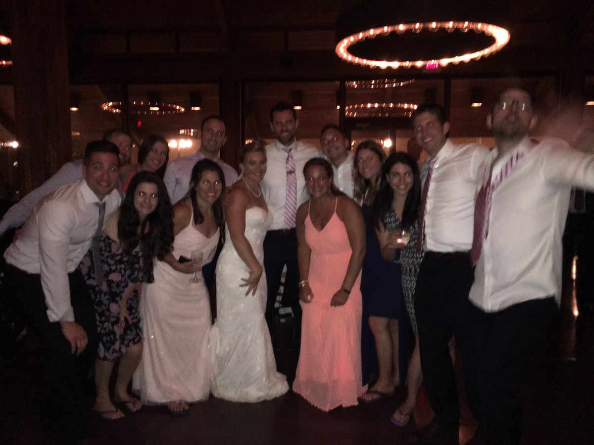 RockNRobyn4's tweet photo. Wedding for the ages 👰🏼💜🤵🏻
#him #montaukwedding #theilchs #kandy https://t.co/qbsKW5XQTE