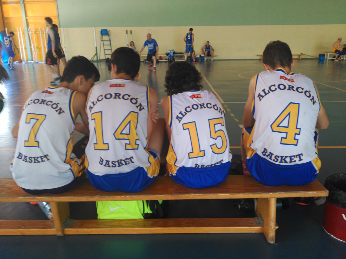 JLiberalLiberal's tweet photo. Qué grandes sois!!! Subcampeones en el Torneo 3x3 @buscomiheroe del @AlcorconBasket siendo los "más peques". Enhorabuena chicos que alegría! https://t.co/fA8K2H1lDR