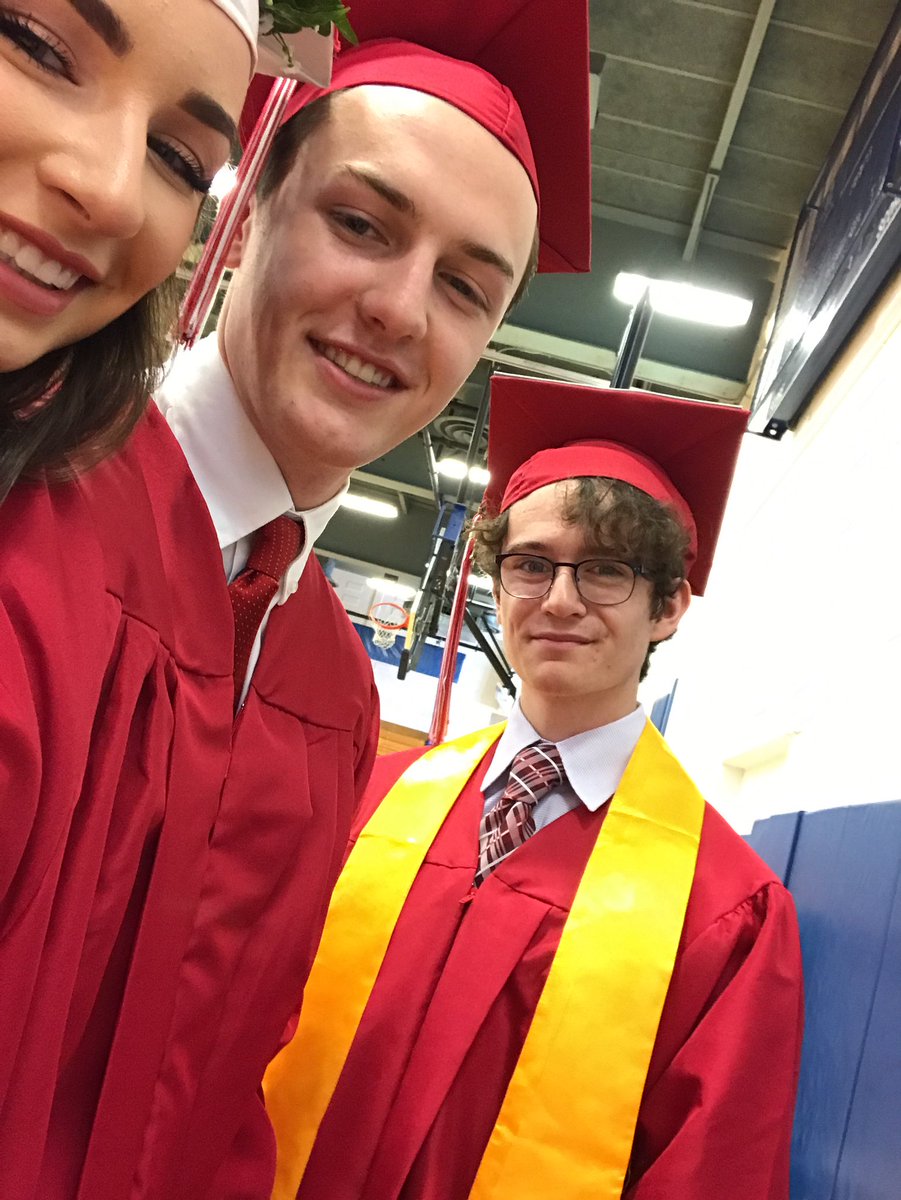 bvilleclass2017's tweet photo. Let's goooooooo 🎓🎓🎓🎓 https://t.co/Qbyr2HFx1O