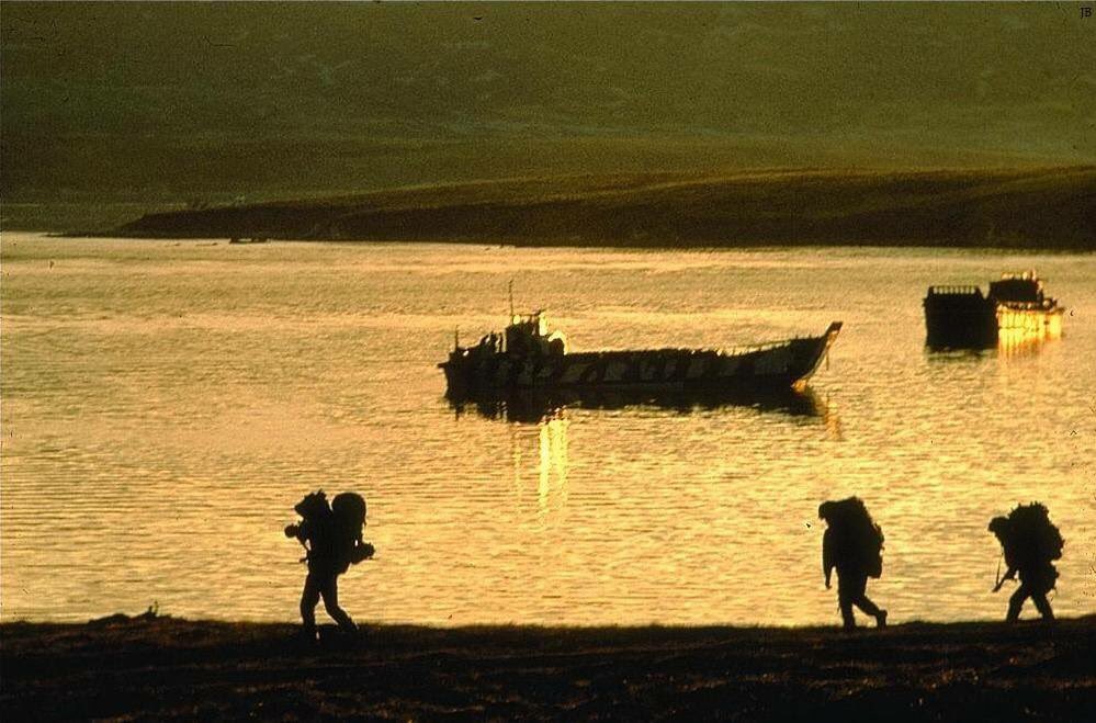 falklands_utd's tweet photo. How many RT's for the heroes that liberated us 35 years ago? #Falklands 🇬🇧 https://t.co/7jShH3MpQU
