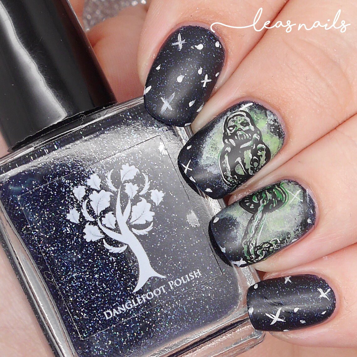 LeasNails's tweet photo. Morsmordre! Here are my Spell nails for #polishedpotterheads 💀 🐍 https://t.co/QjZaVIgYII