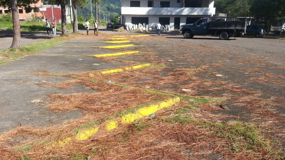 tfcordero's tweet photo. JORNADA DE LIMPIEZA. Etiac Tulio Febres Cordero. San Juan de Colón Municipio Ayacucho Táchira. https://t.co/MBEFNvCCWl