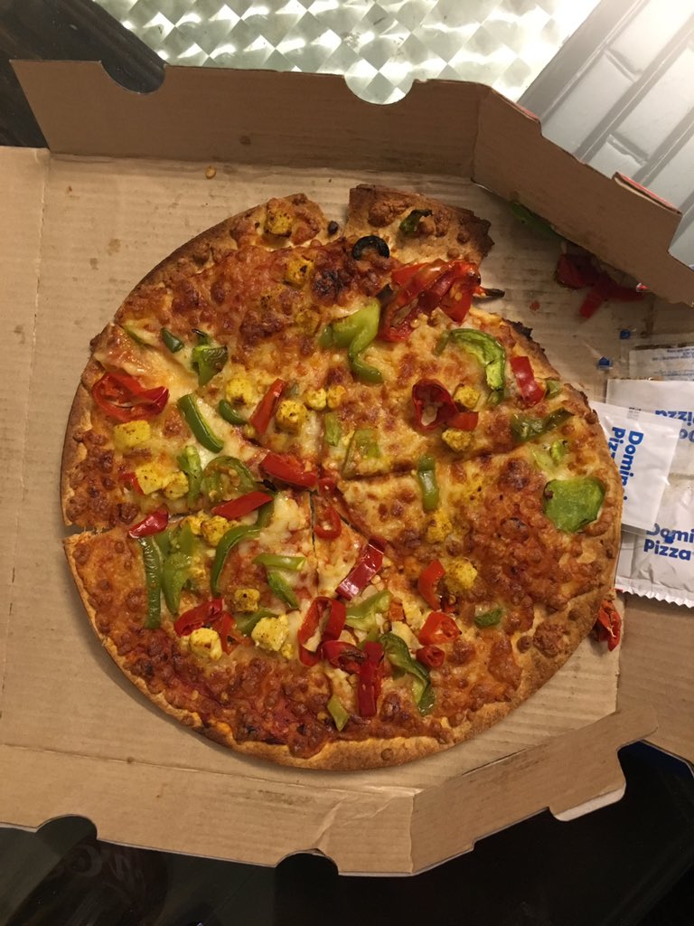 samunplugged's tweet image. Can you make pizza any worse? Shut down Omaxe Mall pizza. This after waiting for 2.5 hours! #Shameless #Disgusting @dominos