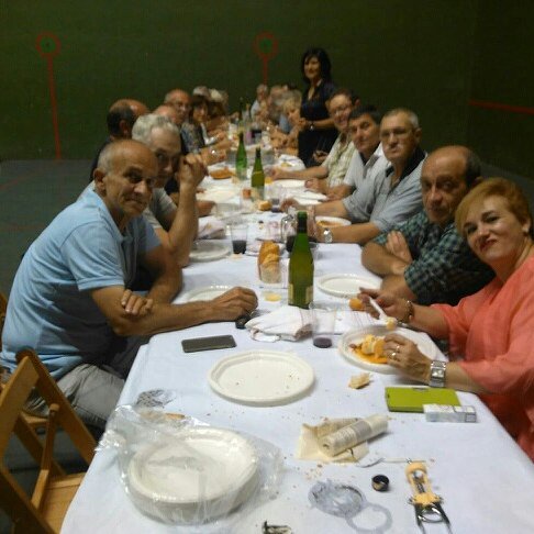 legorretako's tweet photo. Este sábado se celebró nuestra  fiesta de # Corpus Cristi , como somos pikutarrak la celebramos cuando nos apetece https://t.co/eJCCZdvUcg