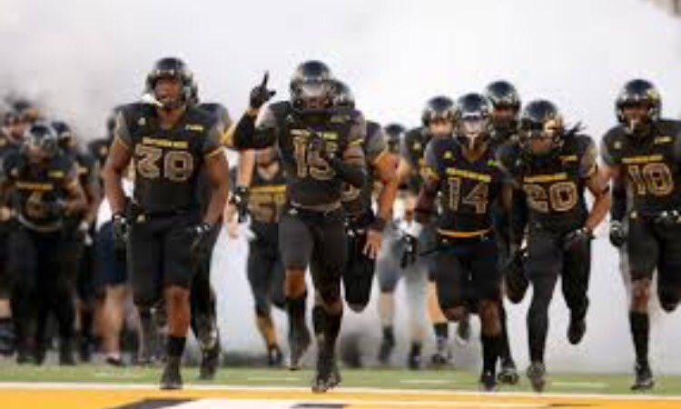 ced_canscore's tweet photo. Truly honored to receive my 9th offer from my dad's home state , the university of southern Mississippi #SMTTT 🦅 https://t.co/hB2iNooIoT