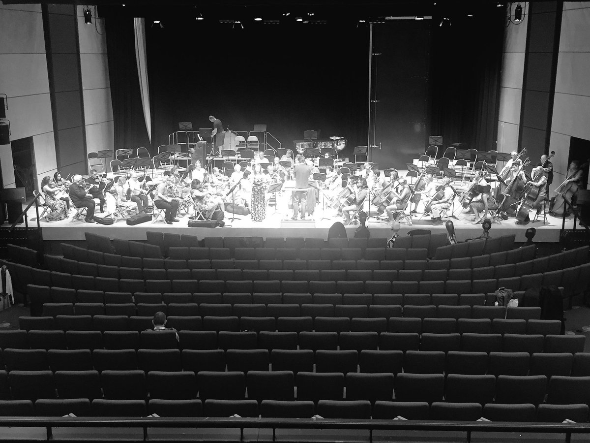 Robin_Browning's tweet photo. Rehearsing @deHav_Phil in Richard #Strauss &amp; #Mahler for tonight's gig, bringing the @HatFest2017 to a close https://t.co/JmiYwIRiLf