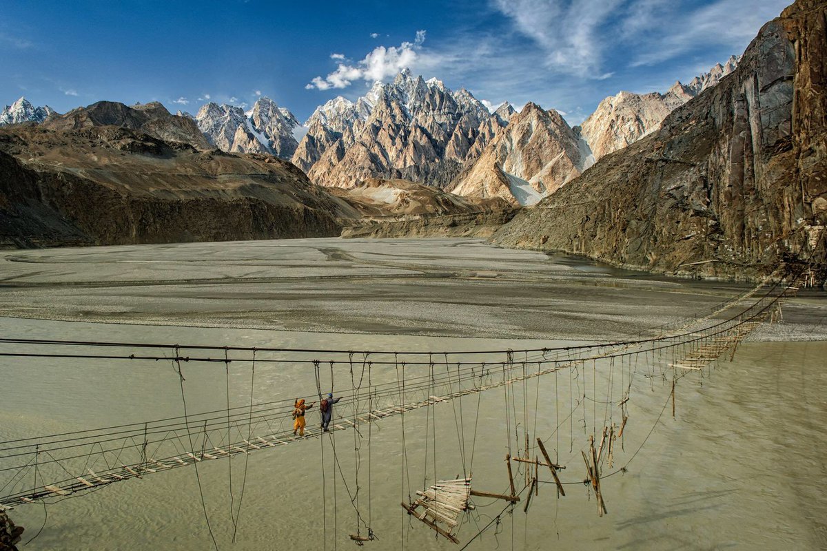 PicPublic's tweet photo. #Borit Lake #Hunza #Pakistan https://t.co/ClHwJlvUo3