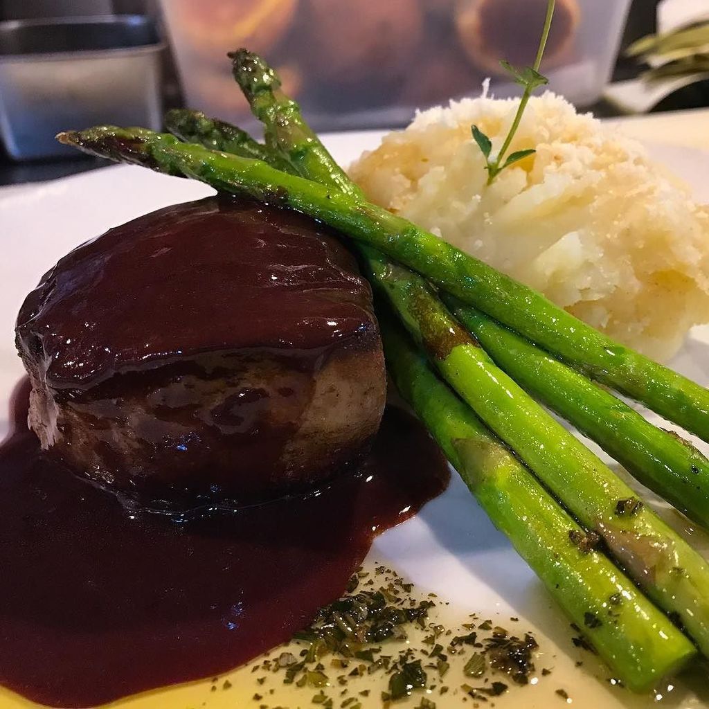 Happy Fathers Day!!!! Treat Fathers tonight with our decadent filet mignon and red wine reduction sauce to capture… ift.tt/2rFgxjt