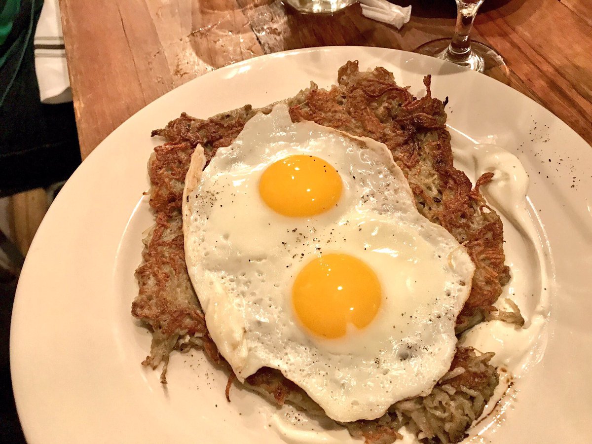 JonHartig's tweet photo. #Brunch in #Astoria with these cool people @QueensKickshaw #NYC #family #HappyFathersDay #delicious #ComfortFood @weheartastoria #QueensEats https://t.co/d6aFH6iJW5