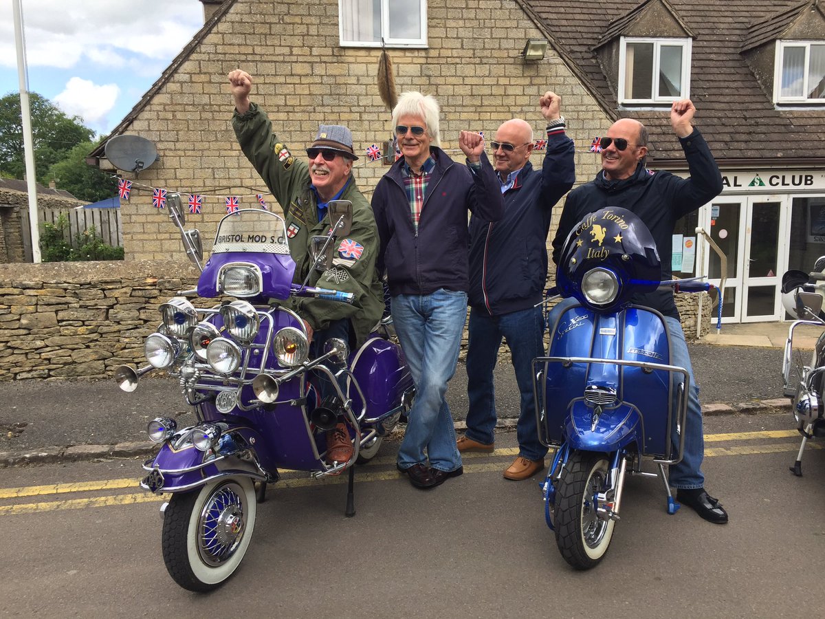 manpreetpinder's tweet photo. A real privilege to be at the unveiling of a blue plaque for @TheWho's John Entwistle in Stow-on-the-Wold. #LocalMusicLegends #BBCMusicDay πΈ https://t.co/zp4O0949f7