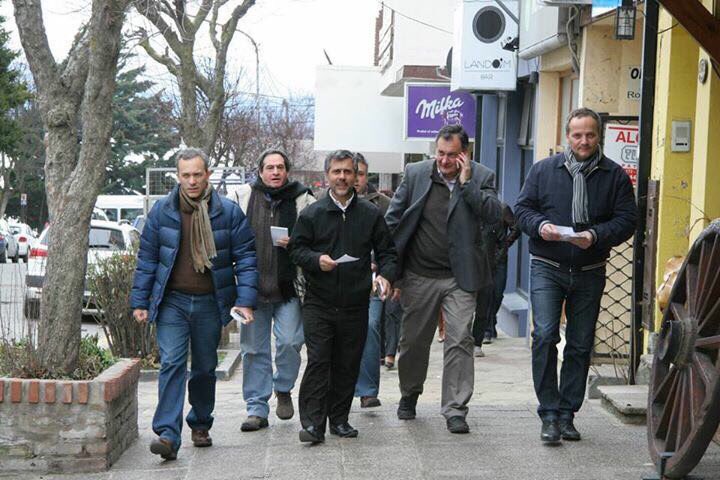 Pacharotti's tweet photo. Gracias Amigo Intendente d Bariloche Gustavo Genusso y  J.de Gab @Chamatropulos x la Invitación al vuelo inaugural de Andes Líneas Aéreas https://t.co/VmTD1nAVLc